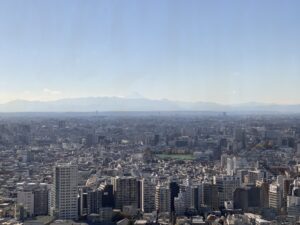 都庁　富士山近づく
